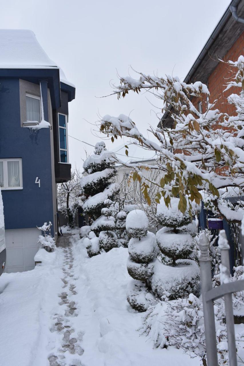 Blue House Apartment Nis Luaran gambar
